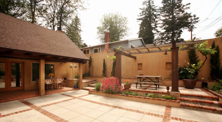 Read more about the article Multnomah Village Patio